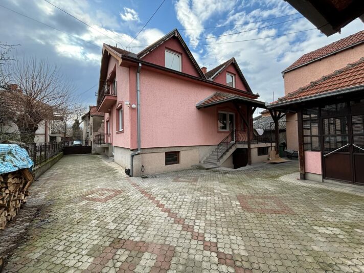 Na prodaju dve kuce