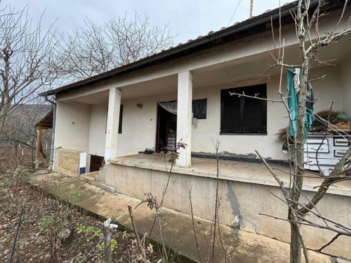 Na prodaju kuća u selu Krupac